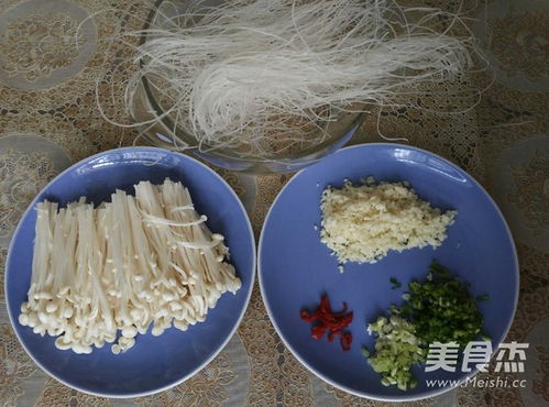 蒜香四溢，滑嫩爽口——蒜蓉粉丝金针菇的家常做法